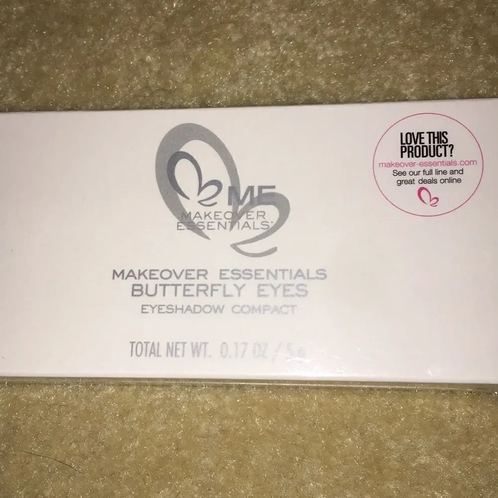 Me make essentials butterfly eyes compact